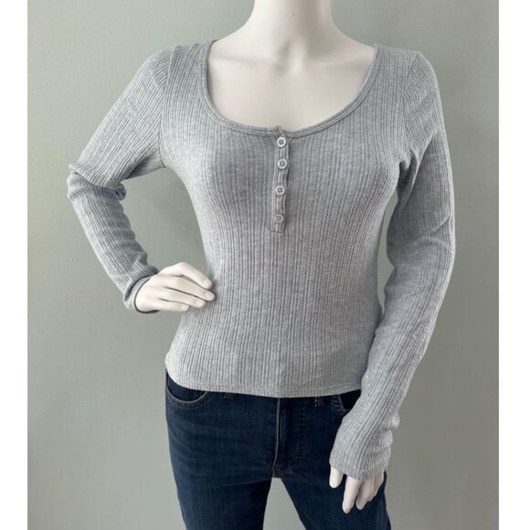 Hollister Henley Knit Long Sleeve Light Blue Scoop Neck Top size M - Picture 1 of 10